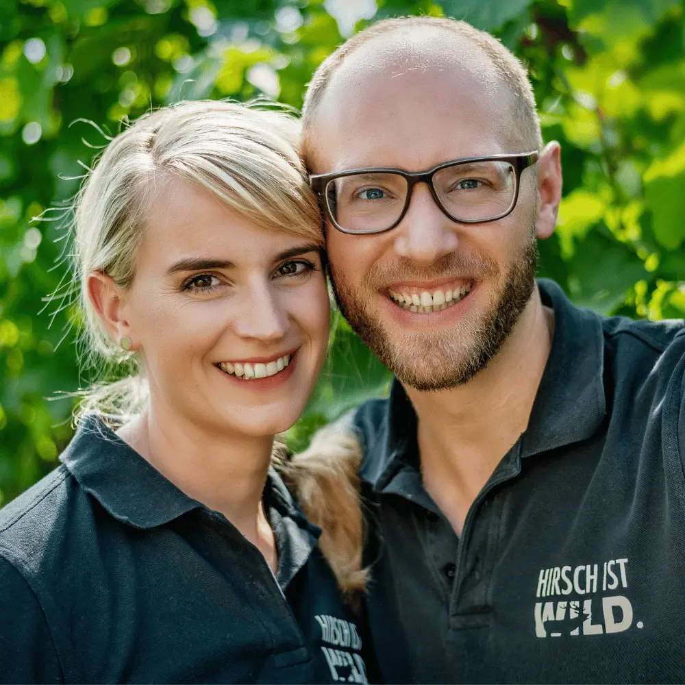 Winzerehepaar Juliane und Christian Hirsch im Weinberg_Weingut Christian Hirsch_Württemberg