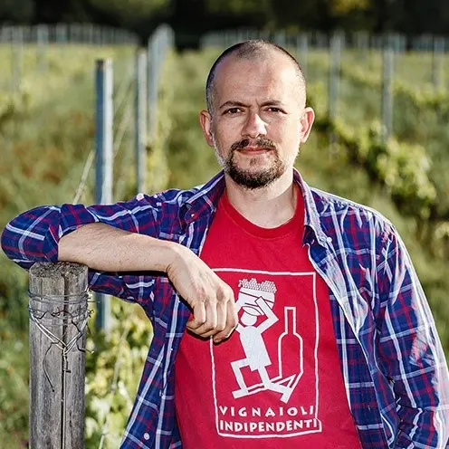 Winzer Fabio Motta in seinen Weinbergen